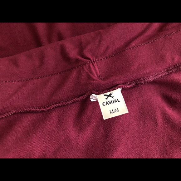 ❌ SOLD ❌ Maxi Skirt Stretchy in Burgundy - Picture 4 of 7